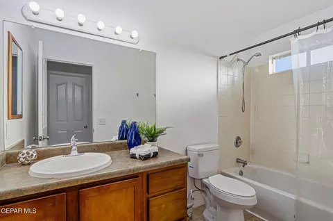 Bath - 680 Sequeiros Ct, El Paso, TX 79932 photo 5 of 6