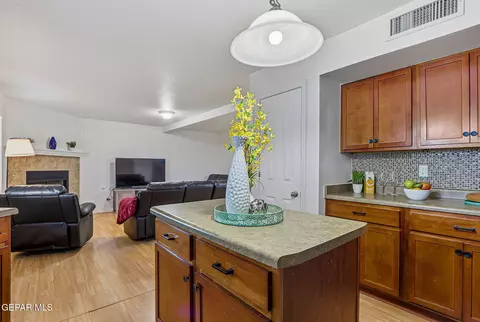 Kitchen - 680 Sequeiros Ct, El Paso, TX 79932 photo 10 of 10