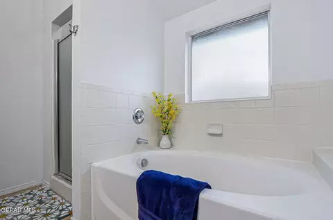 Bath - 680 Sequeiros Ct, El Paso, TX 79932 photo 4 of 6