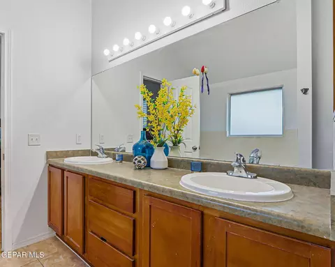 Bath - 680 Sequeiros Ct, El Paso, TX 79932 photo 3 of 6