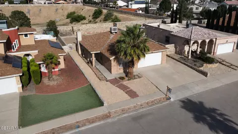 1452 Chato Villa Dr, El Paso, TX 79936