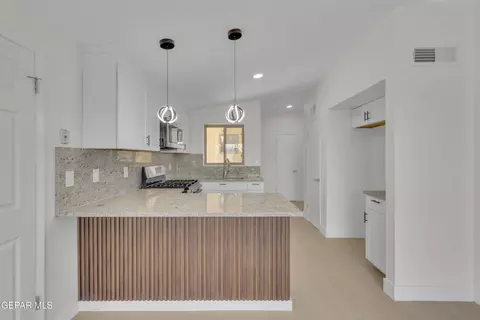 Kitchen - 10400 Lambda Dr, El Paso, TX 79924 photo 1 of 3