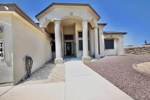 746 Gold Beach Dr, Canutillo, TX 79835
