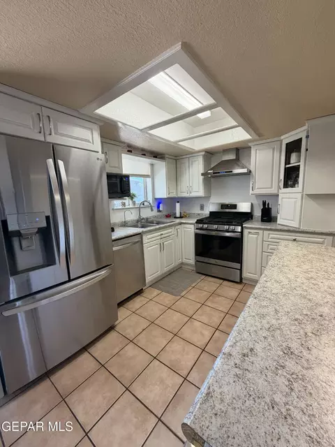 7136 Night Hawk Dr, El Paso, TX 79912
