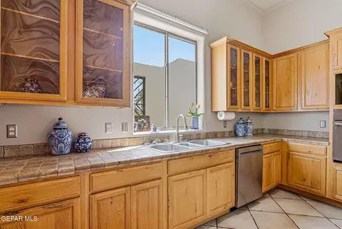 Kitchen - 5601 Burning Tree Dr, El Paso, TX 79912 photo 6 of 7