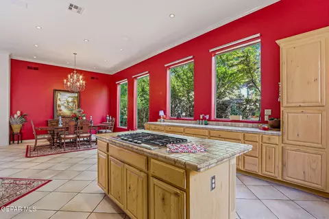 Kitchen - 5601 Burning Tree Dr, El Paso, TX 79912 photo 5 of 7