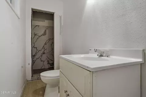 Bath - 171 Holguin Ave, Vinton, TX 79821 photo 5 of 6