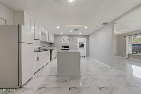 Kitchen - 171 Holguin Ave, Vinton, TX 79821 photo 1 of 7