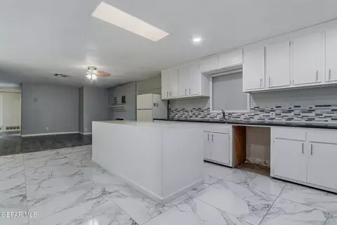 Kitchen - 171 Holguin Ave, Vinton, TX 79821 photo 4 of 7