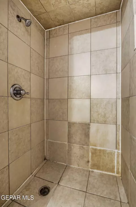 Bath - 171 Holguin Ave, Vinton, TX 79821 photo 4 of 6
