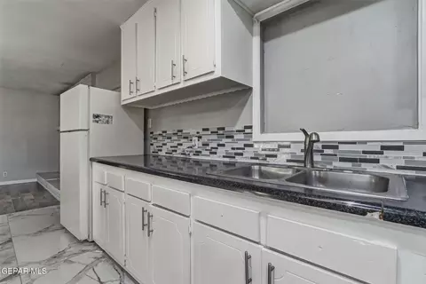 Kitchen - 171 Holguin Ave, Vinton, TX 79821 photo 3 of 7