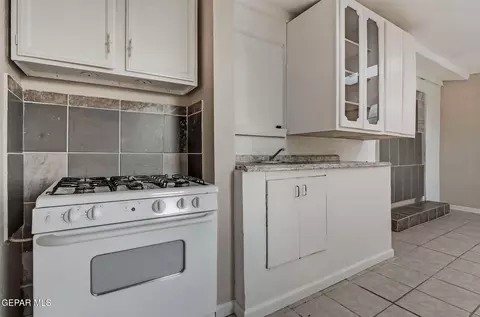Kitchen - 171 Holguin Ave, Vinton, TX 79821 photo 5 of 7