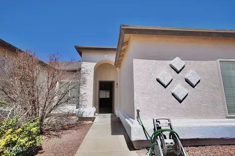 6828 Jordyn Emily Ln, El Paso, TX 79932