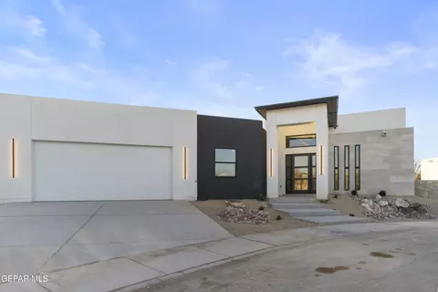 5652 Rio Bonito Cir, El Paso, TX 79932