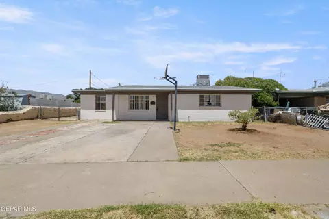 8903 Strand Ln, El Paso, TX 79904