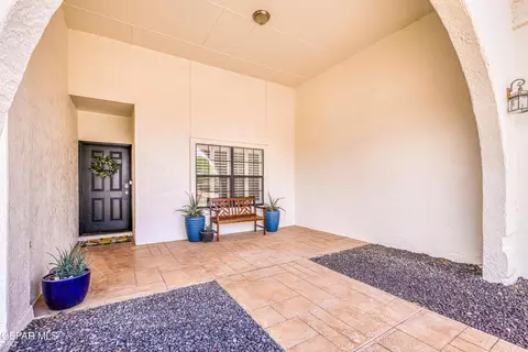 6100 Via Fortuna Ln, El Paso, TX 79912