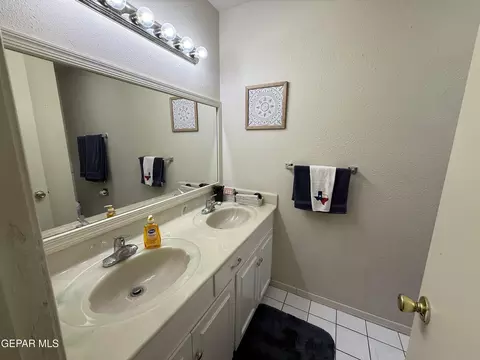 Bath - 4724 Rolling Stone Dr, El Paso, TX 79924 photo 1 of 2