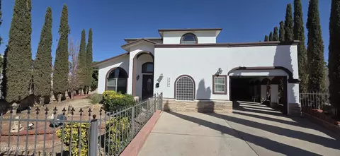 300 Horizon View Dr, Horizon City, TX 79928