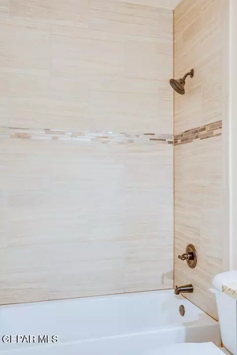Bath - 12416 Oconee Pl, Clint, TX 79836 photo 6 of 7