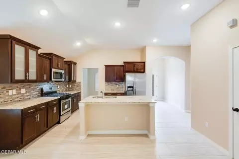Kitchen - 12416 Oconee Pl, Clint, TX 79836 photo 4 of 6