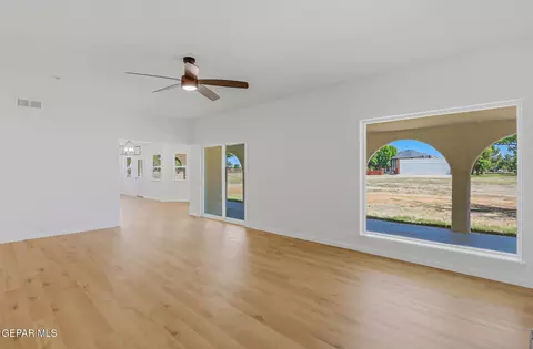 Living - 4 Cielo Del Este, Anthony, NM 88021 photo 2 of 5