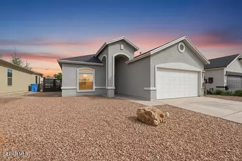 401 Plateau Dr, Socorro, TX 79927
