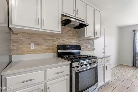 Kitchen - 1668 Robert Wynn St, El Paso, TX 79936 photo 5 of 6