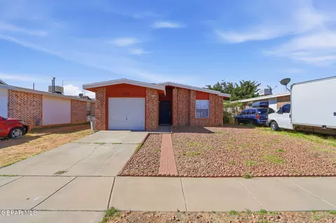 6220 London Bridge Dr, El Paso, TX 79934