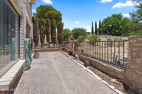 124 Casitas Del Este Ln, El Paso, TX 79935