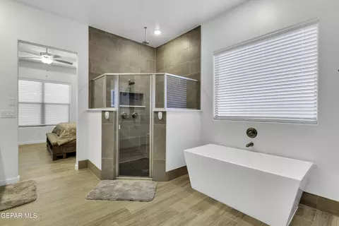 Bath - 333 Blue Valley Dr, El Paso, TX 79928 photo 1 of 5