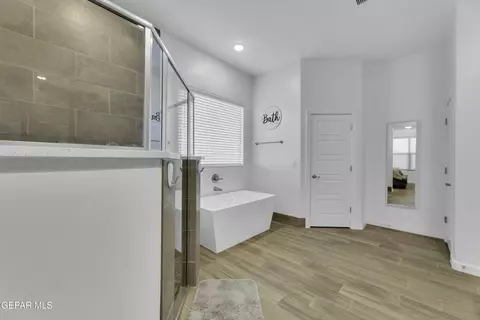 Bath - 333 Blue Valley Dr, El Paso, TX 79928 photo 3 of 5
