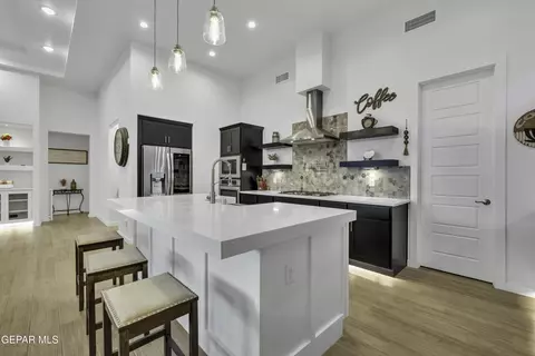 Kitchen - 333 Blue Valley Dr, El Paso, TX 79928 photo 4 of 4