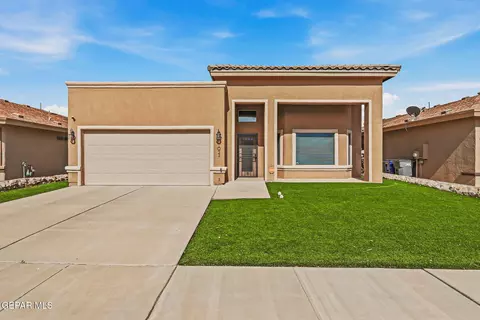 11052 Ray Mena Ln, El Paso, TX 79934