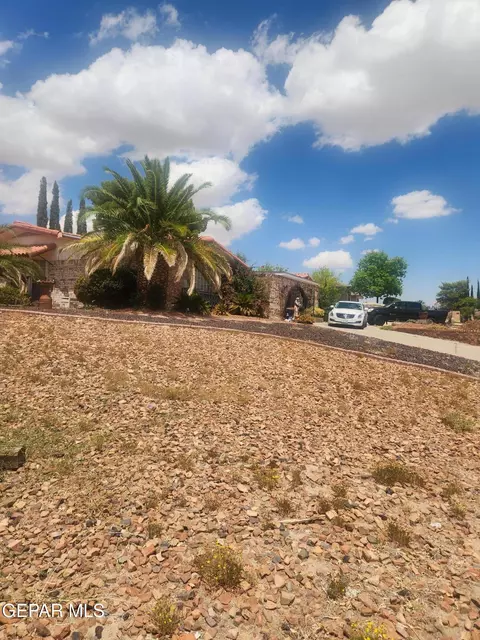 11001 Don January Dr, El Paso, TX 79935