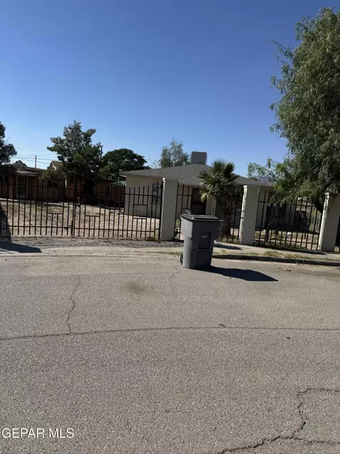 447 Chesak Cir, El Paso, TX 79905