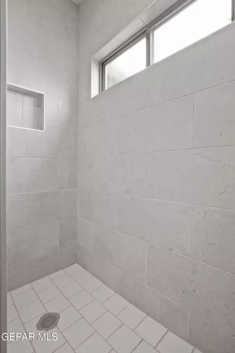 Bath - 7828 Enchanted Park Dr, El Paso, TX 79911 photo 3 of 3