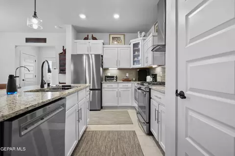 Kitchen - 7828 Enchanted Park Dr, El Paso, TX 79911 photo 3 of 3