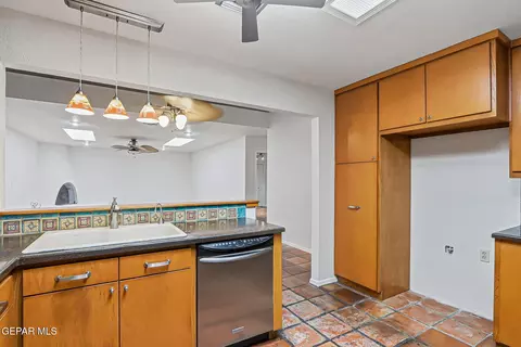 766 Espada Dr E, El Paso, TX 79912 photo 14