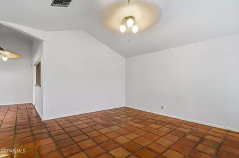 766 Espada Dr E, El Paso, TX 79912 photo 23
