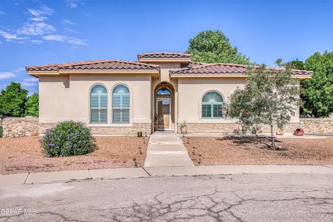 1081 Dona Beatriz Cir, El Paso, TX 79932