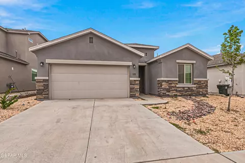 111 Sarah Trl, Sunland Park, NM 88008