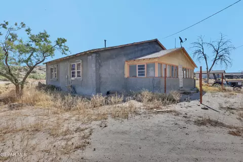 598 Pendale Rd, El Paso, TX 79936