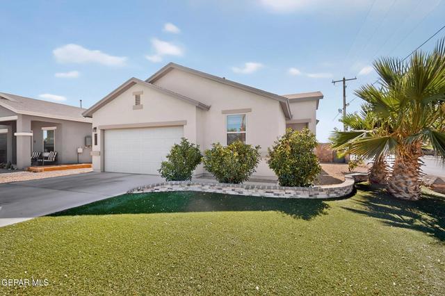 1000 Skyblazer Pl, Horizon City, TX 79928
