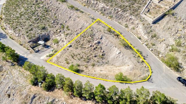 17 Apache Crest Dr, El Paso, TX 79902