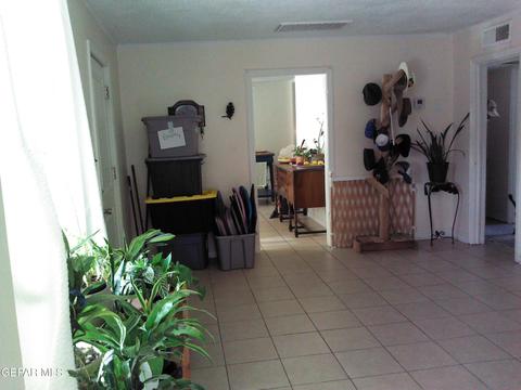 Entry Way - 500 Tamarisk St, Anthony, TX 79821 photo 3 of 4