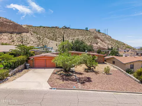 220 Moonglow Dr, El Paso, TX 79912