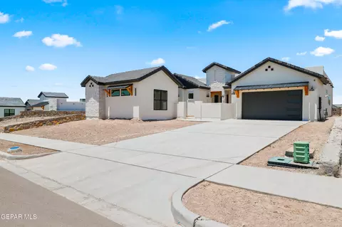 1849 War Path Dr, El Paso, TX 79911