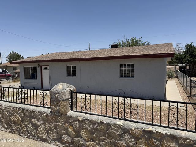 10147 Armstrong Dr, Socorro, TX 79927