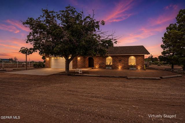 6375 Desert Willow Dr, El Paso, TX 79938