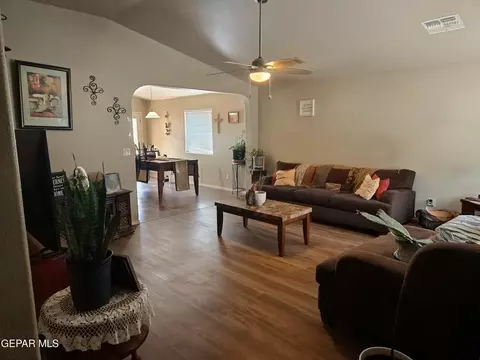 949 Danny Sanchez Pl, Anthony, TX 79821 photo 4